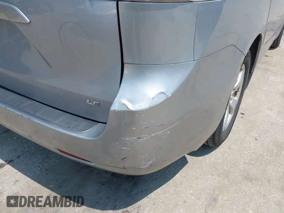 2012 Toyota Sienna LE AAS z VIN 5TDKK3DC0CS210995, wystawiony jako IAAI lot #42439317 z przebiegiem 183 029 mil mil oraz . Historia ofert i sprzedaży dostępna na DreamBid. Obrazek 19.