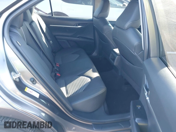2018 Toyota Camry LE z VIN 4T1B11HK0JU546451, wystawiony jako IAAI lot #41054832 z przebiegiem 35 660 mil mil oraz . Historia ofert i sprzedaży dostępna na DreamBid. Obrazek 8.