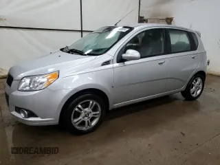 2009 Chevrolet Aveo 2LT z VIN KL1TG66E99B624841, wystawiony jako Copart lot #66980554 z przebiegiem 111 835 mil mil oraz Czysty tytuł • Clean title. Historia ofert i sprzedaży dostępna na DreamBid. Obrazek 1.