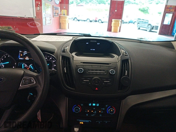 2017 Ford Escape SE z VIN 1FMCU0GD2HUD67783, wystawiony jako IAAI lot #42575794 z przebiegiem 98 188 mil mil oraz . Historia ofert i sprzedaży dostępna na DreamBid. Obrazek 24.