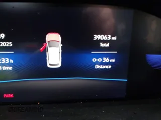 2023 Volkswagen Jetta SE z VIN 3VW7M7BUXPM061694, wystawiony jako IAAI lot #42231342 z przebiegiem 39 063 mil mil oraz . Historia ofert i sprzedaży dostępna na DreamBid. Obrazek 7.