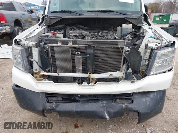 2018 Nissan NV Cargo S z VIN 1N6BF0LY0JN807791, wystawiony jako IAAI lot #41868591 z przebiegiem 128 813 mil mil oraz . Historia ofert i sprzedaży dostępna na DreamBid. Obrazek 6.