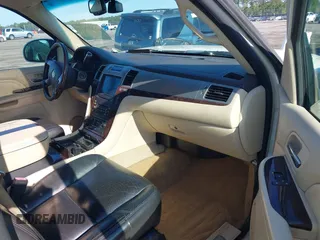 2007 Cadillac Escalade z VIN 1GYEC63817R312426, wystawiony jako IAAI lot #42332110 z przebiegiem 267 506 mil mil oraz . Historia ofert i sprzedaży dostępna na DreamBid. Obrazek 5.