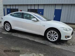2013 Tesla Model S с VIN 5YJSA1CN1DFP27626, выставлен на аукционе Copart как лот 56697935 с пробегом 137 962 миль миль и Чистый • Clean title. История ставок и продаж доступна на DreamBid. Изображение 4.