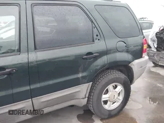 2001 Ford Escape XLT with VIN 1FMCU03101KC25039, listed as a IAAI auction lot 41900122 with 218,126 mi miles. Bid and sale history available at carsss.com. Image 6.