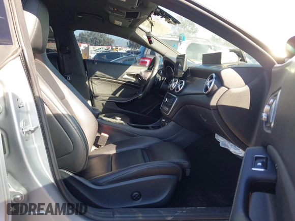 2017 Mercedes-Benz CLA 250 z VIN WDDSJ4EB5HN433499, wystawiony jako IAAI lot #41658183 z przebiegiem 67 668 mil mil oraz . Historia ofert i sprzedaży dostępna na DreamBid. Obrazek 5.