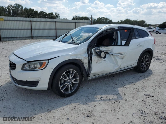 2016 Volvo V60 Cross Country T5 with VIN YV4612HK4G1012811, listed as a Copart auction lot 74482234 with 0 mi miles and Salvage Title. Bid and sale history available at carsss.com. Image 1.