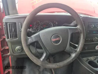 2014 GMC Savana z VIN 1GTZ7TBA0E1189342, wystawiony jako IAAI lot #42396776 z przebiegiem 130 841 mil mil oraz . Historia ofert i sprzedaży dostępna na DreamBid. Obrazek 3.