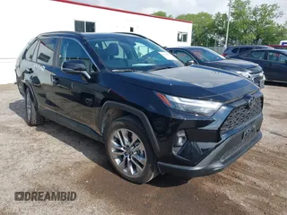 2025 Toyota RAV4 XLE Premium z VIN 2T3A1RFV1SW517279, wystawiony jako IAAI lot #42363491 z przebiegiem 8 848 mil mil oraz . Historia ofert i sprzedaży dostępna na DreamBid. Obrazek 1.