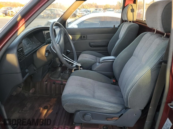 1991 Toyota Pickup DX z VIN JT4RN01P5M0011747, wystawiony jako Copart lot #42169245 z przebiegiem 204 202 mil mil oraz Szkoda całkowita • Salvage title. Historia ofert i sprzedaży dostępna na DreamBid. Obrazek 7.