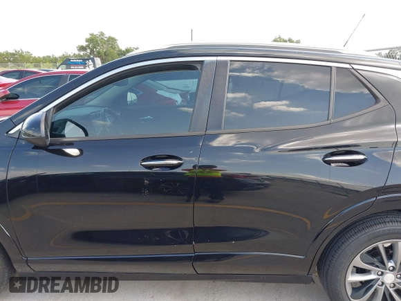 2020 Buick Encore GX Select z VIN KL4MMDS2XLB080034, wystawiony jako IAAI lot #42400884 z przebiegiem 67 632 mil mil oraz . Historia ofert i sprzedaży dostępna na DreamBid. Obrazek 14.
