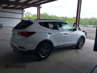 2018 Hyundai Santa Fe 2.4L z VIN 5NMZU3LB9JH083018, wystawiony jako IAAI lot #42205310 z przebiegiem 65 504 mil mil oraz . Historia ofert i sprzedaży dostępna na DreamBid. Obrazek 13.