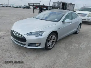 2013 Tesla Model S with VIN 5YJSA1CG3DFP28908, listed as a IAAI auction lot 41804041 with 140,756 mi miles and . Bid and sale history available at DreamBid. Image 19.