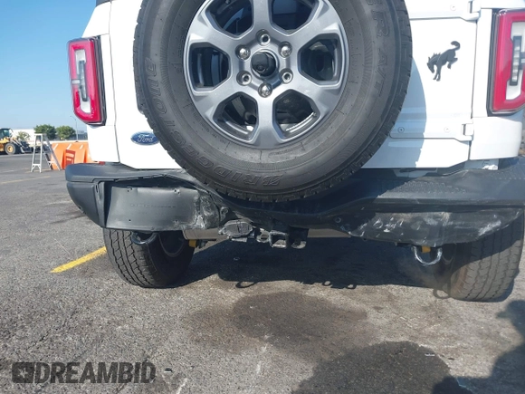 2024 Ford Bronco Badlands z VIN 1FMEE9BP5RLA09693, wystawiony jako IAAI lot #42146875 z przebiegiem 5 806 mil mil oraz . Historia ofert i sprzedaży dostępna na DreamBid. Obrazek 6.