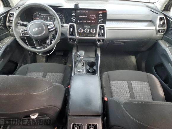 2022 Kia Sorento LX z VIN 5XYRG4LC0NG152717, wystawiony jako Copart lot #55238715 z przebiegiem 78 435 mil mil oraz Szkoda całkowita • Salvage title. Historia ofert i sprzedaży dostępna na DreamBid. Obrazek 8.