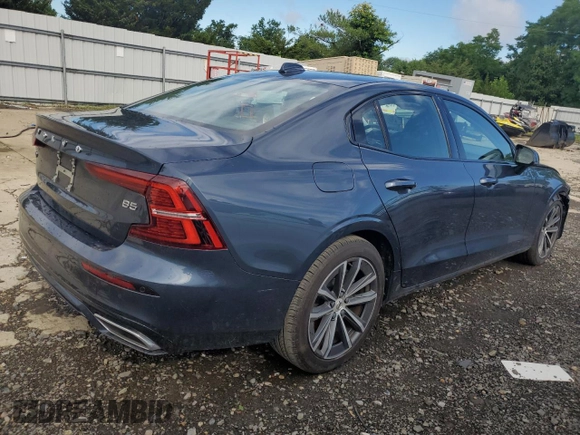 2022 Volvo S60 Momentum with VIN 7JRL12FZXNG161676, listed as a Copart auction lot 60475624 with 12,741 mi miles and Salvage Title. Bid and sale history available at carsss.com. Image 3.