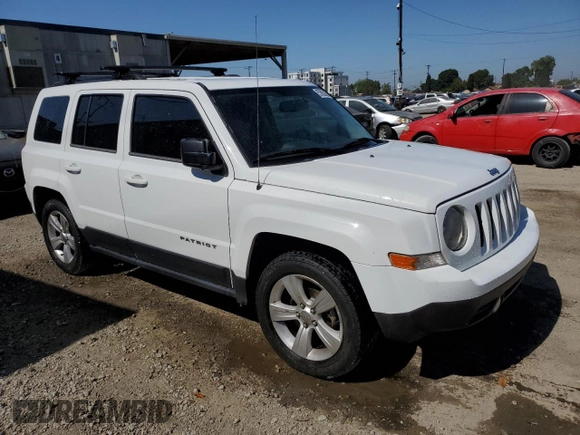 2014 Jeep Patriot Latitude z VIN 1C4NJPFA4ED529835, wystawiony jako Copart lot #57632435 z przebiegiem 150 979 mil mil oraz Czysty tytuł • Clean title. Historia ofert i sprzedaży dostępna na DreamBid. Obrazek 4.