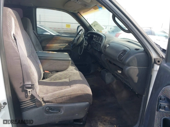2001 Dodge Ram 1500 with VIN 3B7HC13Z61M264915, listed as a IAAI auction lot 41477847 with 299,197 mi miles. Bid and sale history available at carsss.com. Image 5.