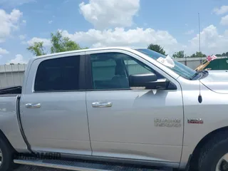 2015 Ram 1500 Outdoorsman z VIN 1C6RR6LT1FS729280, wystawiony jako IAAI lot #42445245 z przebiegiem 175 649 mil mil oraz . Historia ofert i sprzedaży dostępna na DreamBid. Obrazek 13.