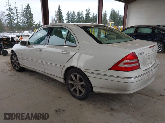 2007 Mercedes-Benz C 280 Luxury с VIN WDBRF54H97F880897, выставлен на аукционе IAAI как лот 41828391 с пробегом 177 644 миль миль и . История ставок и продаж доступна на DreamBid. Изображение 3.