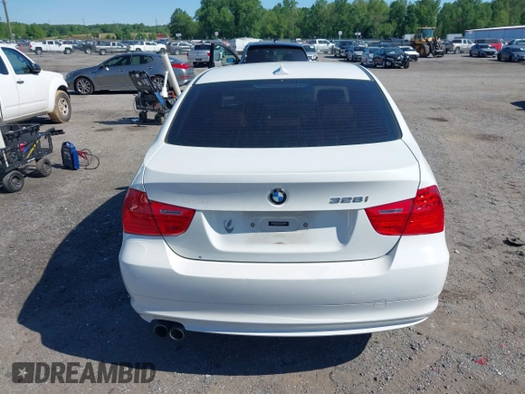 2011 BMW 3 Series 328i z VIN WBAPH5C55BF093784, wystawiony jako IAAI lot #42215106 z przebiegiem 119 577 mil mil oraz . Historia ofert i sprzedaży dostępna na DreamBid. Obrazek 16.