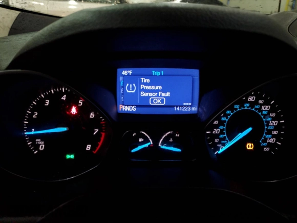 2013 Ford Escape SE с VIN 1FMCU0GX3DUB89970, выставлен на аукционе Copart как лот 89129775 с пробегом 141 223 миль миль и На запчасти • Non repairable. История ставок и продаж доступна на DreamBid. Изображение 9.