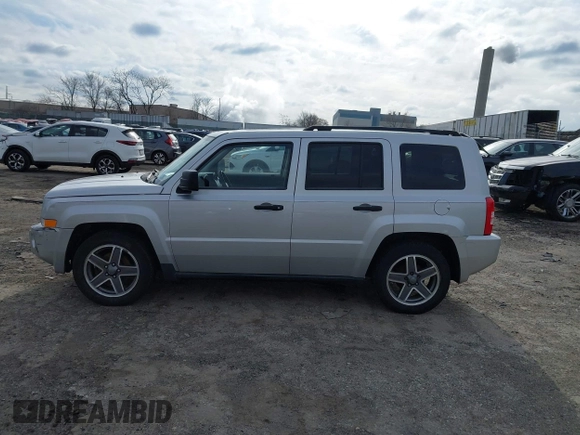 2009 Jeep Patriot Sport with VIN 1J4FT28B69D126513, listed as a IAAI auction lot 41622860 with 181,636 mi miles. Bid and sale history available at carsss.com. Image 14.