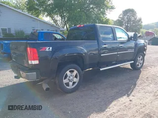 2013 GMC Sierra 2500HD Denali z VIN 1GT125E81DF112691, wystawiony jako IAAI lot #42220356 z przebiegiem 173 260 mil mil oraz . Historia ofert i sprzedaży dostępna na DreamBid. Obrazek 4.