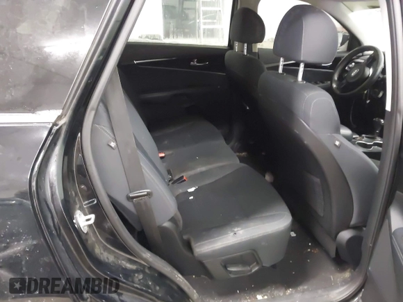 2018 Kia Sorento LX with VIN 5XYPG4A32JG383316, listed as a IAAI auction lot 41578609 with 1 mi miles. Bid and sale history available at carsss.com. Image 8.