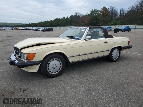 1989 Mercedes-Benz 560 SL z VIN WDBBA48D9KA102252, wystawiony jako Copart lot #61684484 z przebiegiem 111 537 mil mil oraz Szkoda całkowita • Salvage title. Historia ofert i sprzedaży dostępna na DreamBid. Obrazek 1.
