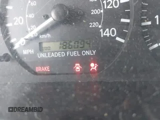 1999 Toyota Camry LE z VIN 4T1BG22K0XU862535, wystawiony jako IAAI lot #42116856 z przebiegiem 186 094 mil mil oraz . Historia ofert i sprzedaży dostępna na DreamBid. Obrazek 16.