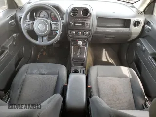 2014 Jeep Patriot Sport z VIN 1C4NJPBA6ED574930, wystawiony jako Copart lot #55684595 z przebiegiem 101 772 mil mil oraz Szkoda całkowita • Salvage title. Historia ofert i sprzedaży dostępna na DreamBid. Obrazek 8.