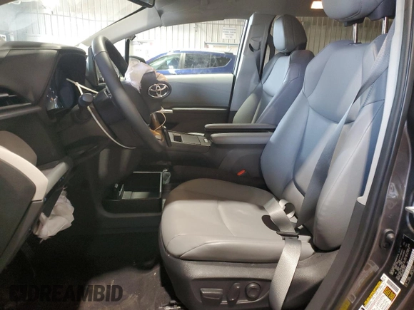 2024 Toyota Sienna XLE with VIN 5TDYSKFC5RS142123, listed as a Copart auction lot 42911995 with 4,003 mi miles and Salvage Title. Bid and sale history available at DreamBid. Image 7.