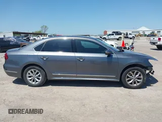 2017 Volkswagen Passat S z VIN 1VWAT7A37HC069014, wystawiony jako IAAI lot #41967310 z przebiegiem 109 266 mil mil oraz . Historia ofert i sprzedaży dostępna na DreamBid. Obrazek 13.