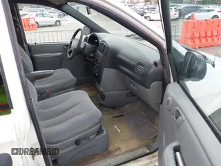 2005 Dodge Caravan SE with VIN 1D4GP24R85B124336, listed as a IAAI auction lot 41917022 with 282,068 mi miles and . Bid and sale history available at carsss.com. Image 5.