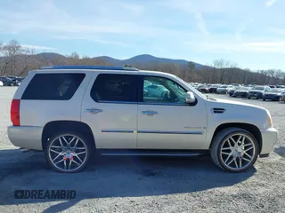 2009 Cadillac Escalade z VIN 1GYFK53219R121847, wystawiony jako IAAI lot #41818934 z przebiegiem 132 293 mil mil oraz . Historia ofert i sprzedaży dostępna na DreamBid. Obrazek 13.