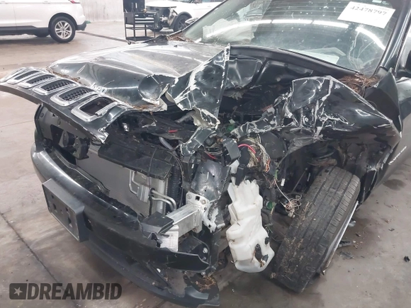 2018 Jeep Cherokee Latitude Plus with VIN 1C4PJMLX3JD598901, listed as a IAAI auction lot 42478797 with Not provided miles and . Bid and sale history available at DreamBid. Image 6.