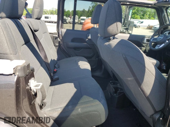 2025 Jeep Wrangler Sahara с VIN 1C4PJXEN4SW534448, выставлен на аукционе Copart как лот 57478615 с пробегом 6 613 миль миль и Чистый • Clean title. История ставок и продаж доступна на DreamBid. Изображение 10.
