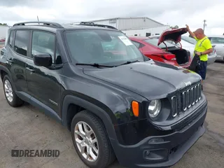 2018 Jeep Renegade Latitude z VIN ZACCJABB8JPJ33239, wystawiony jako IAAI lot #42270008 z przebiegiem 149 015 mil mil oraz . Historia ofert i sprzedaży dostępna na DreamBid. Obrazek 1.