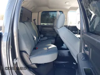 2018 Ram 2500 Tradesman z VIN 3C6UR5CL3JG380790, wystawiony jako IAAI lot #41579401 z przebiegiem 72 675 mil mil oraz . Historia ofert i sprzedaży dostępna na DreamBid. Obrazek 8.