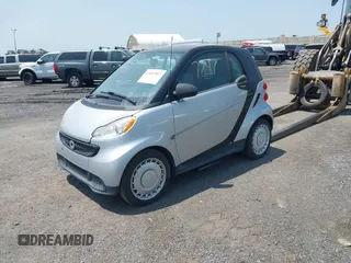 2015 Smart fortwo Passion z VIN WMEEJ3BA6FK793068, wystawiony jako IAAI lot #42007847 z przebiegiem 42 313 mil mil oraz . Historia ofert i sprzedaży dostępna na DreamBid. Obrazek 2.