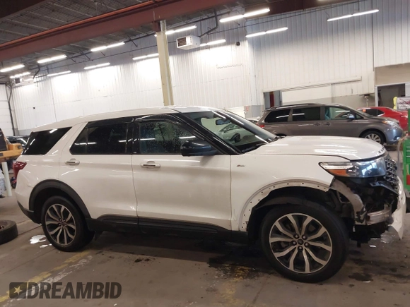 2022 Ford Explorer ST-Line with VIN 1FMSK8KHXNGB57162, listed as a IAAI auction lot 41491271 with 57,712 mi miles. Bid and sale history available at carsss.com. Image 14.