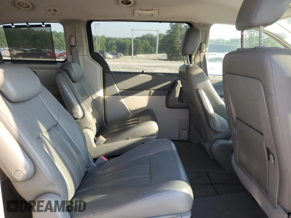 2008 Chrysler Town & Country Touring with VIN 2A8HR54P38R699373, listed as a Copart auction lot 61735215 with 267,554 mi miles and Clean title. Bid and sale history available at DreamBid. Image 11.