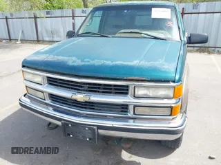 1995 Chevrolet Suburban with VIN 1GNGK26N9SJ397588, listed as a IAAI auction lot 42114009 with 238,914 mi miles. Bid and sale history available at carsss.com. Image 6.