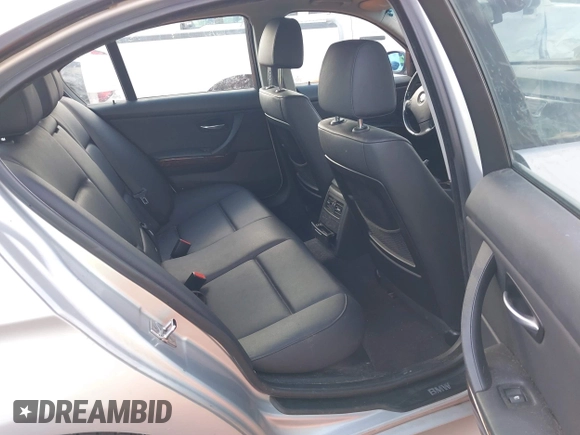 2006 BMW 3 Series 325xi with VIN WBAVD13556KV07798, listed as a IAAI auction lot 42130885 with 118,400 mi miles. Bid and sale history available at carsss.com. Image 8.