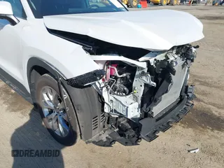 2024 Toyota Highlander XLE z VIN 5TDAAAA59RS013969, wystawiony jako IAAI lot #41816855 z przebiegiem 25 958 mil mil oraz . Historia ofert i sprzedaży dostępna na DreamBid. Obrazek 19.