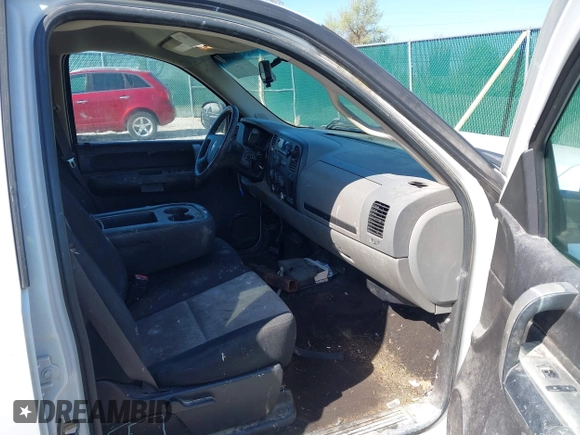 2009 Chevrolet Silverado 1500 LS with VIN 3GCEC13CX9G256034, listed as a IAAI auction lot 42049573 with 223,057 mi miles. Bid and sale history available at carsss.com. Image 5.