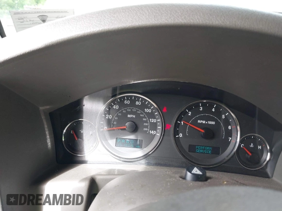 2006 Jeep Commander z VIN 1J8HG48K56C127919, wystawiony jako IAAI lot #42178896 z przebiegiem 151 865 mil mil oraz . Historia ofert i sprzedaży dostępna na DreamBid. Obrazek 7.