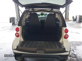 2014 Smart fortwo Pure z VIN WMEEJ3BA4EK737709, wystawiony jako IAAI lot #42105265 z przebiegiem 23 970 mil mil oraz . Historia ofert i sprzedaży dostępna na DreamBid. Obrazek 8.