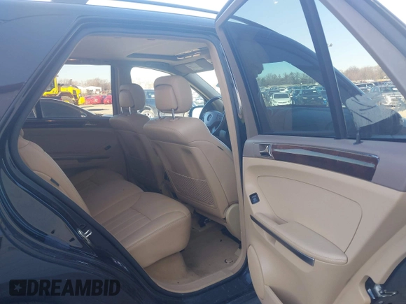 2008 Mercedes-Benz M 550 with VIN 4JGBB72E88A375401, listed as a IAAI auction lot 41748376 with 97,784 mi miles and . Bid and sale history available at carsss.com. Image 8.